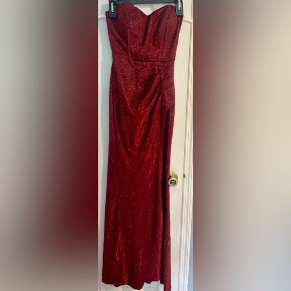 Red formal dress - Picture 4 of 7
